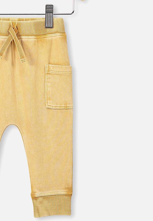 Cotton On - Zac trackpant - vintage honey