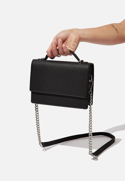 black crossbody bag with chain strap