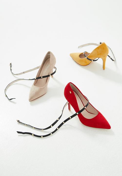 Miss Black - Miley heel - mustard