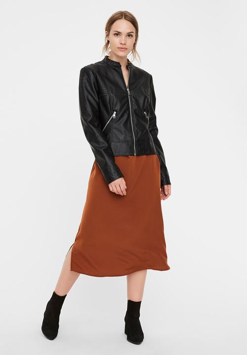 Vero Moda - Riamarta short coated jacket - black