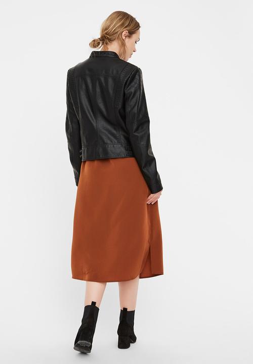 Vero Moda - Riamarta short coated jacket - black