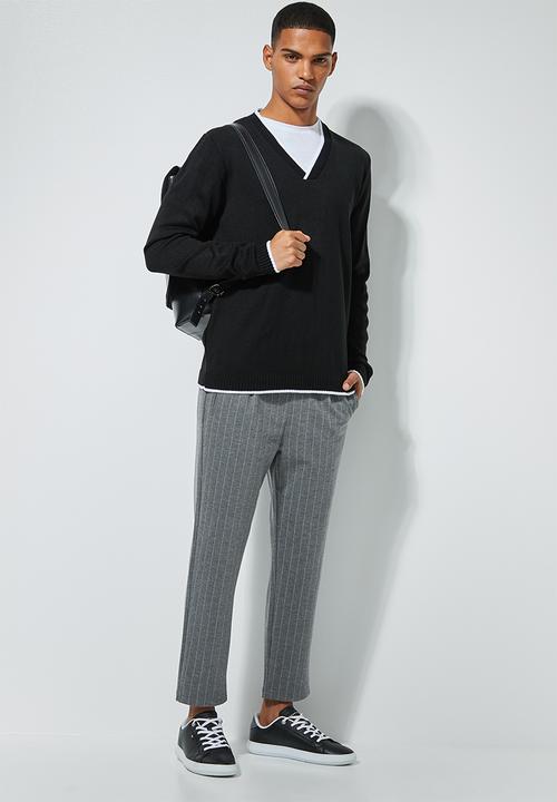 Superbalist - Regular fit deep v-neck knit - black & white 