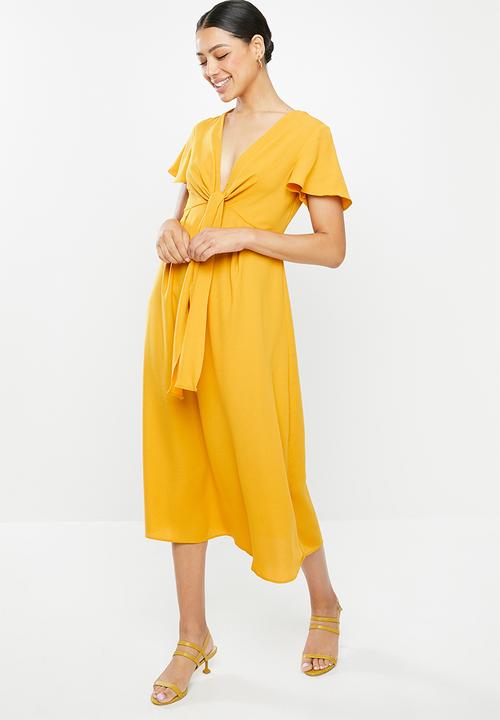 Glamorous - Deep-V tie front midi - mustard