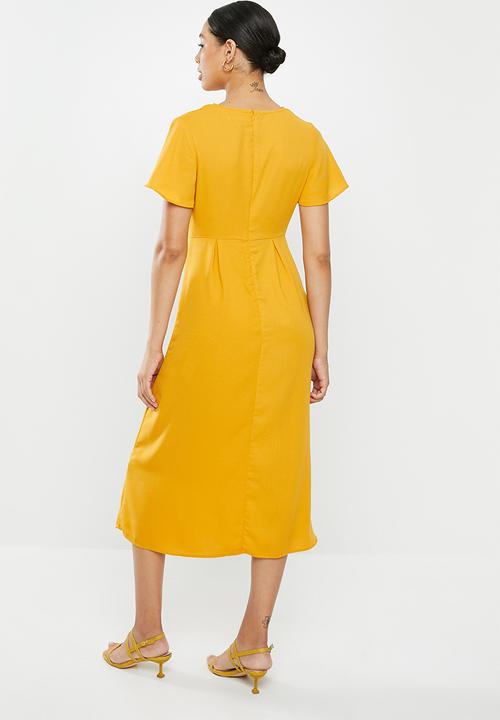 Glamorous - Deep-V tie front midi - mustard