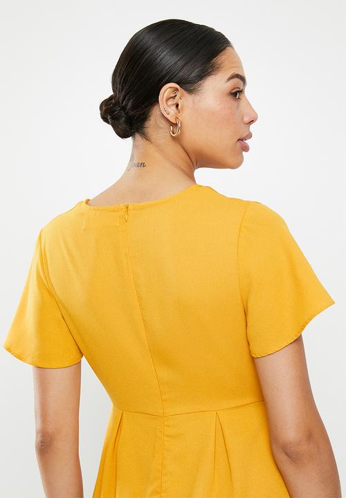 Glamorous - Deep-V tie front midi - mustard