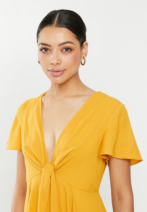 Glamorous - Deep-V tie front midi - mustard