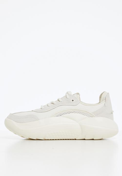 UGG® - La cloud low - gardenia