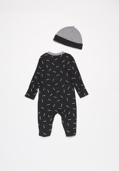 Nike - Nike boys just do it toss foot coverall/hat - black 