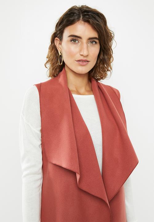 edit - Sleeveless melton coat - red