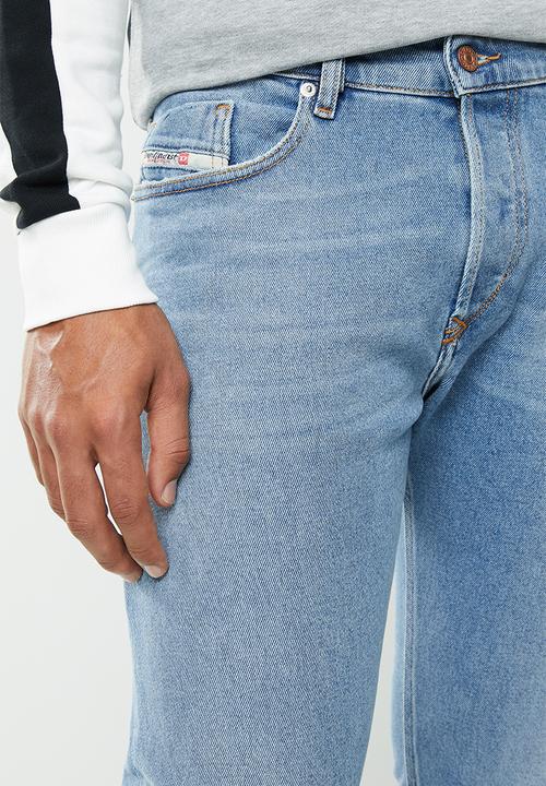 Diesel  - Tepphar slim fit carrot leg jeans - blue