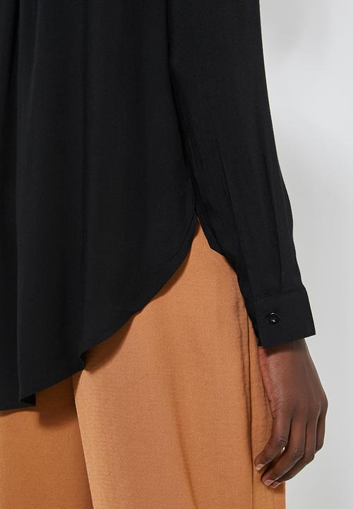 Superbalist - Relaxed curved hem shirt - black