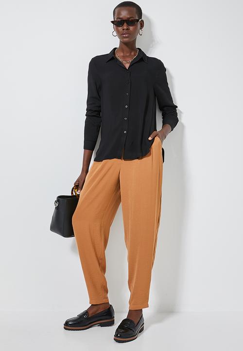 Superbalist - Relaxed curved hem shirt - black