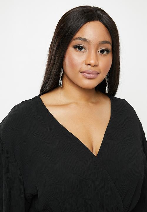 Glamorous - Plus plisse wrap with volume sleeve - black