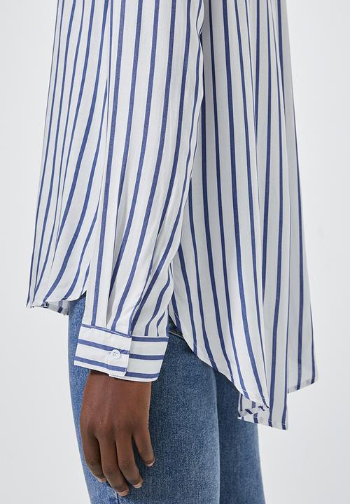 Superbalist - Relaxed curved hem shirt - blue & white