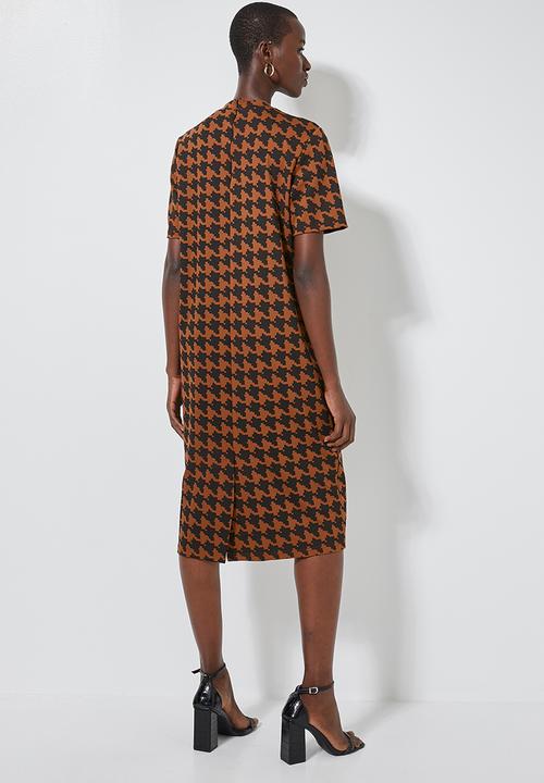 Superbalist - Hi neck shift dress - brown & black