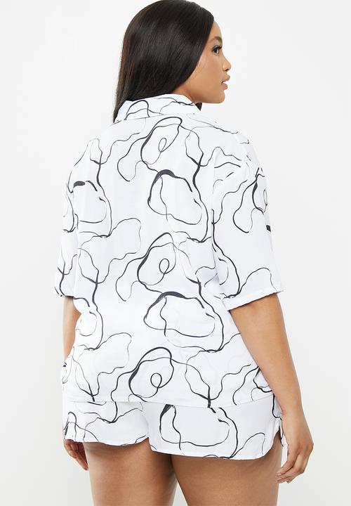 Superbalist - Plus sleep shirt & shorts set - black & white 