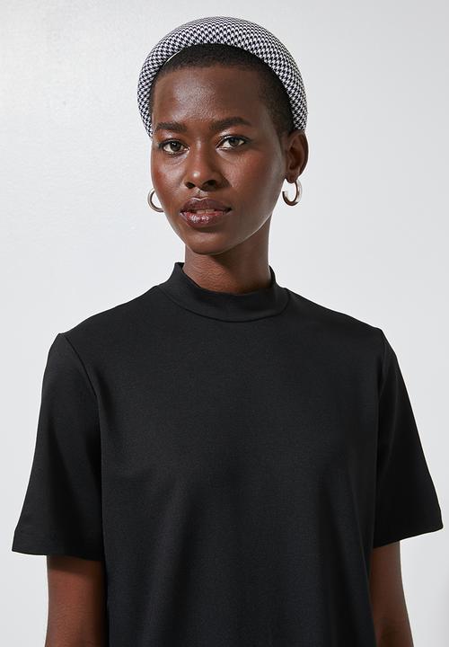 Superbalist - Hi neck shift dress - black