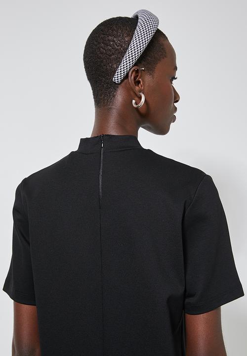 Superbalist - Hi neck shift dress - black