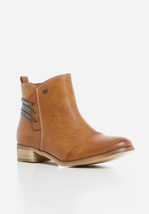 Miss Black - Clovis boot - tan