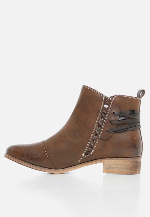 Miss Black - Clovis boot - brown