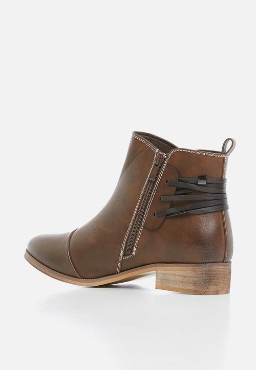 Miss Black - Clovis boot - brown