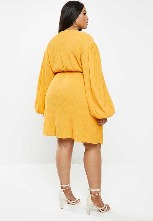 Glamorous - Plus plisse wrap with volume sleeve - yellow