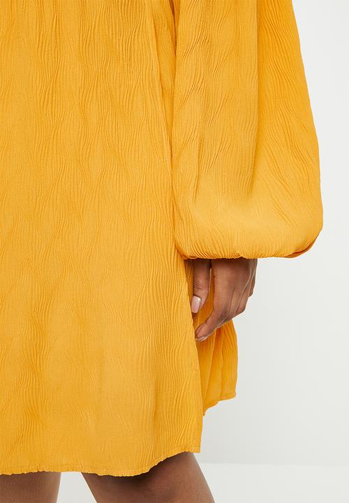 Glamorous - Plus plisse wrap with volume sleeve - yellow