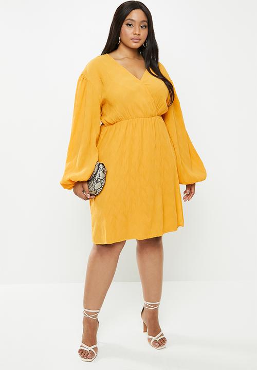 Glamorous - Plus plisse wrap with volume sleeve - yellow