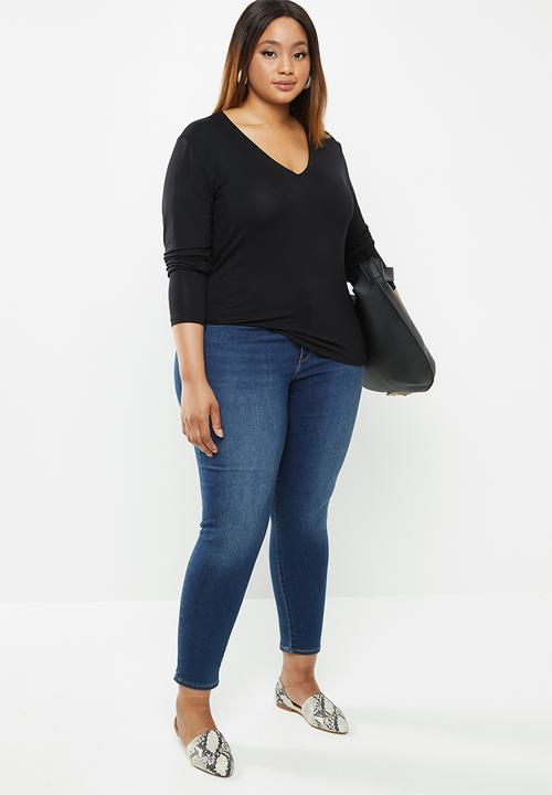 edit Plus - Fitted V-neck top - black