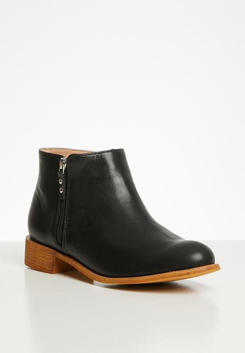 edit - Alexa chelsea boot - black