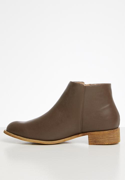 edit - Alexa chelsea boot - brown