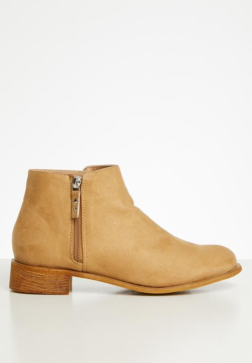 edit - Alexa chelsea boot - neutral