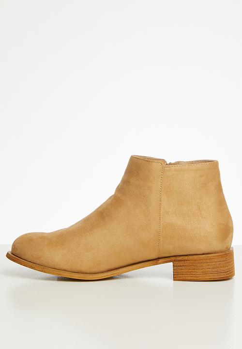 edit - Alexa chelsea boot - neutral