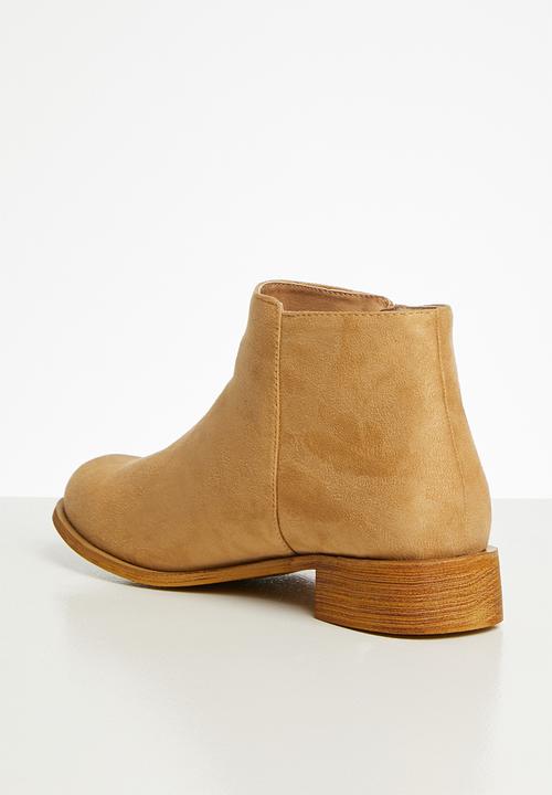 edit - Alexa chelsea boot - neutral