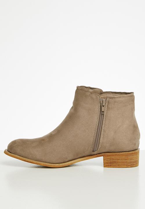 Superbalist - Kodie chelsea boot - neutral