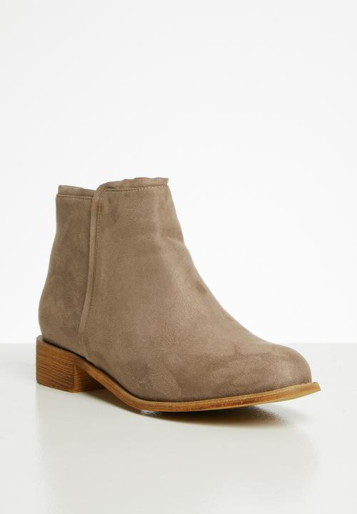 Superbalist - Kodie chelsea boot - neutral