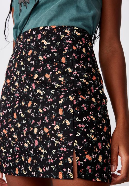 Factorie - Double split mini skirt - black floral