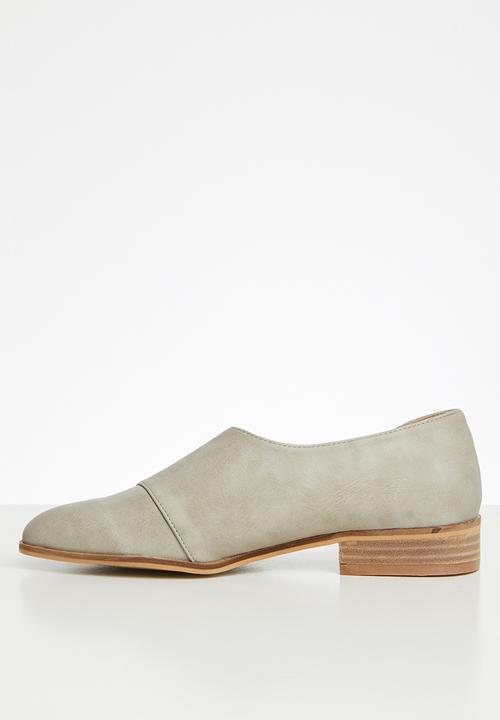 Miss Black - Aquai pump - grey