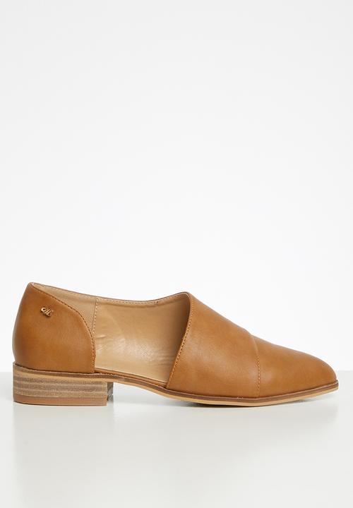 Miss Black - Aquai pump - tan