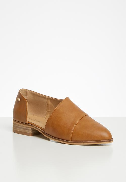 Miss Black - Aquai pump - tan