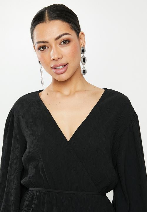 Glamorous - Plisse wrap dress with volume sleeve - black