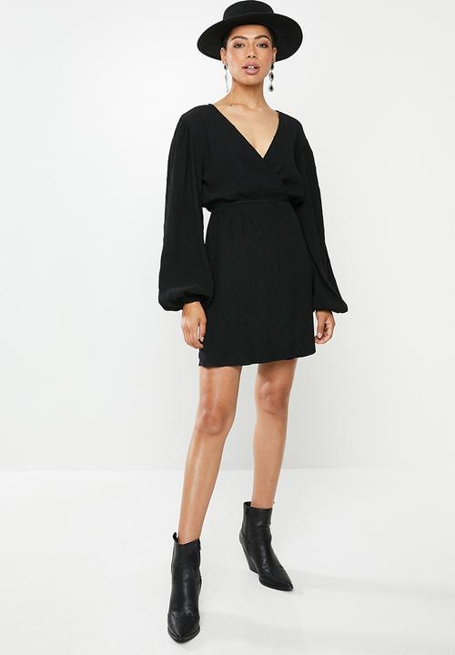 Glamorous - Plisse wrap dress with volume sleeve - black