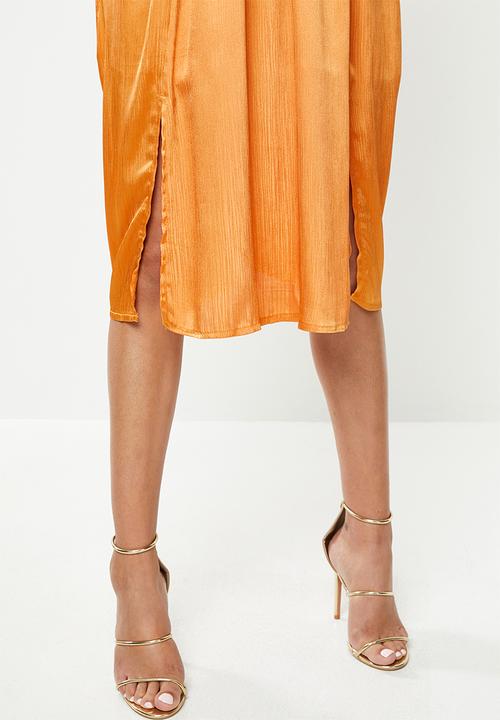 Glamorous - Crinkle satin ruffle dress - orange 