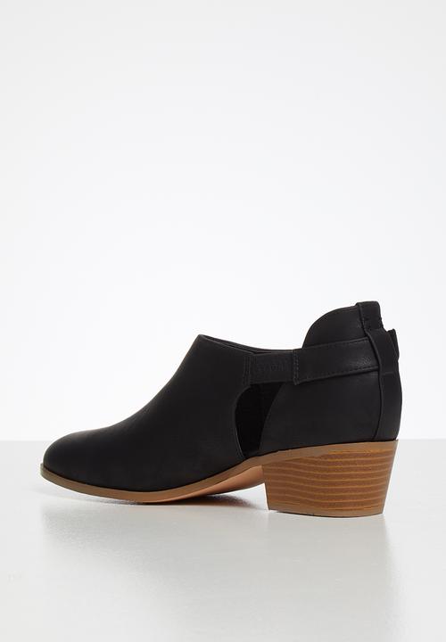 Butterfly Feet - Capricorn boot - black