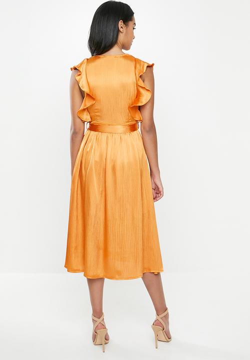Glamorous - Petite crinkle satin ruffle dress - orange