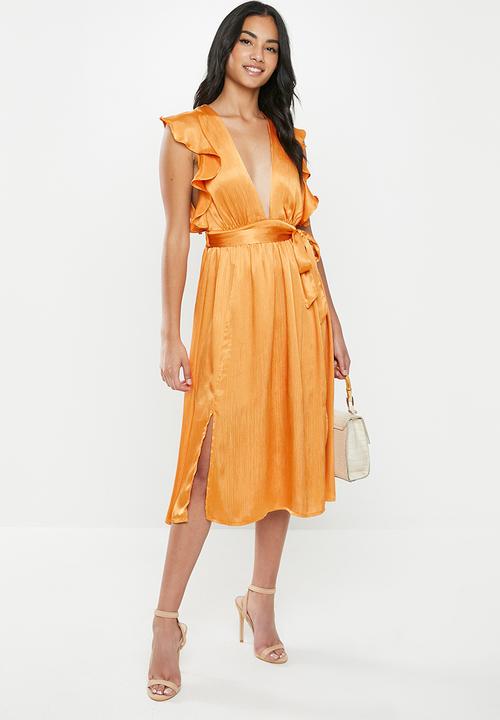 Glamorous - Petite crinkle satin ruffle dress - orange