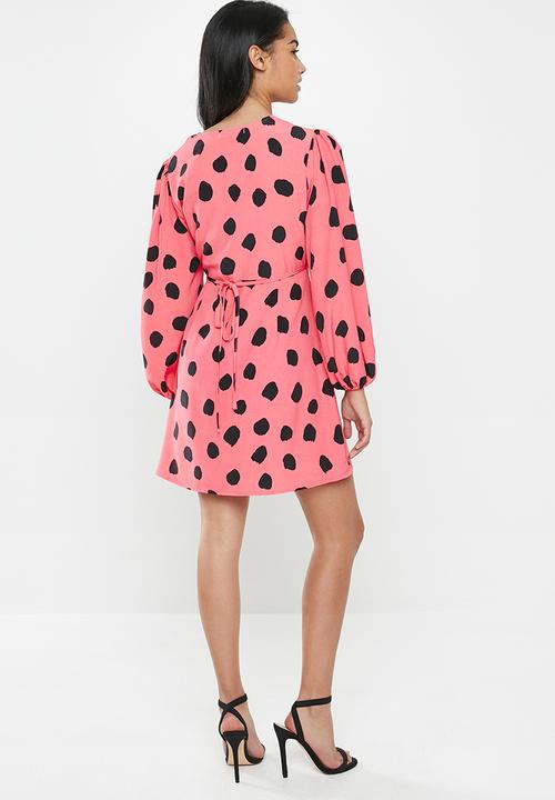 Glamorous - Petite messy spot volume sleeve tunic - pink & black 