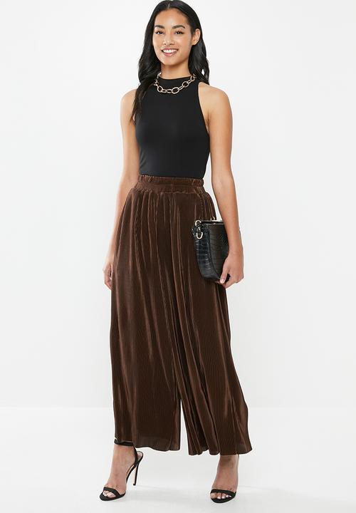 Glamorous - Petite plisse wide leg trouser - brown