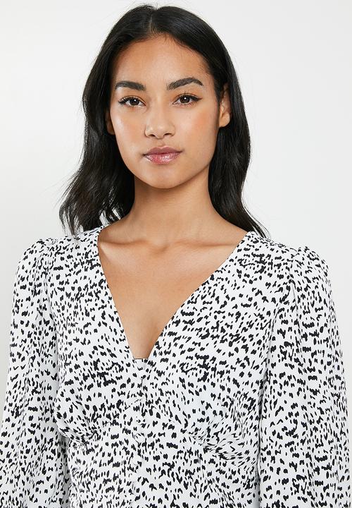 Glamorous - Petite mono leopard v-neck blouse - black & white