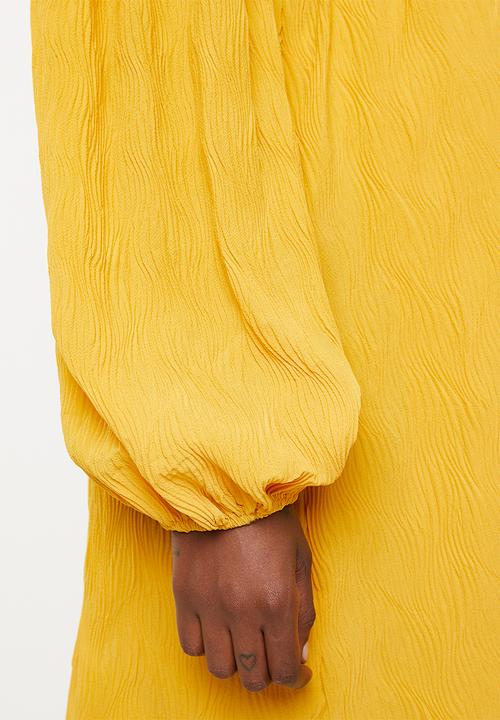 Glamorous - Maternity plisse wrap with volume sleeve - yellow